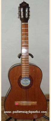 Guitarra Económica modelo GPE de Paracho Vista 7